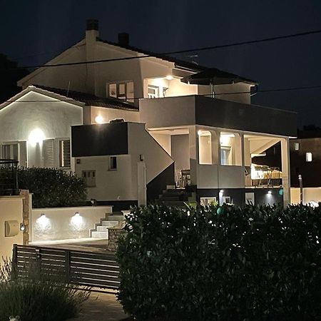 Apartman Niko Малинска Екстериор снимка