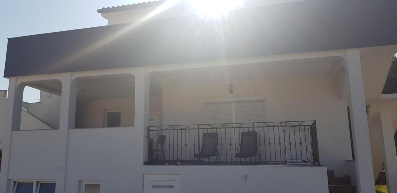 Apartman Niko Малинска Екстериор снимка
