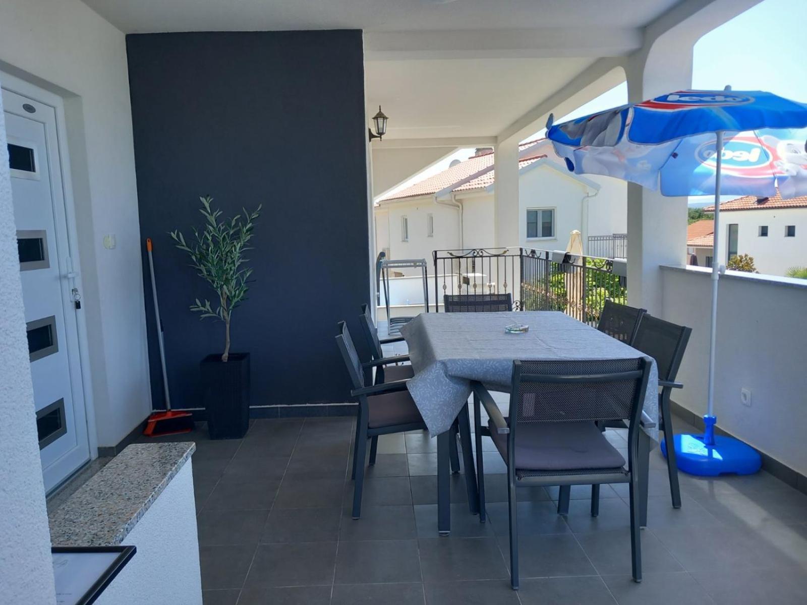 Apartman Niko Малинска Екстериор снимка