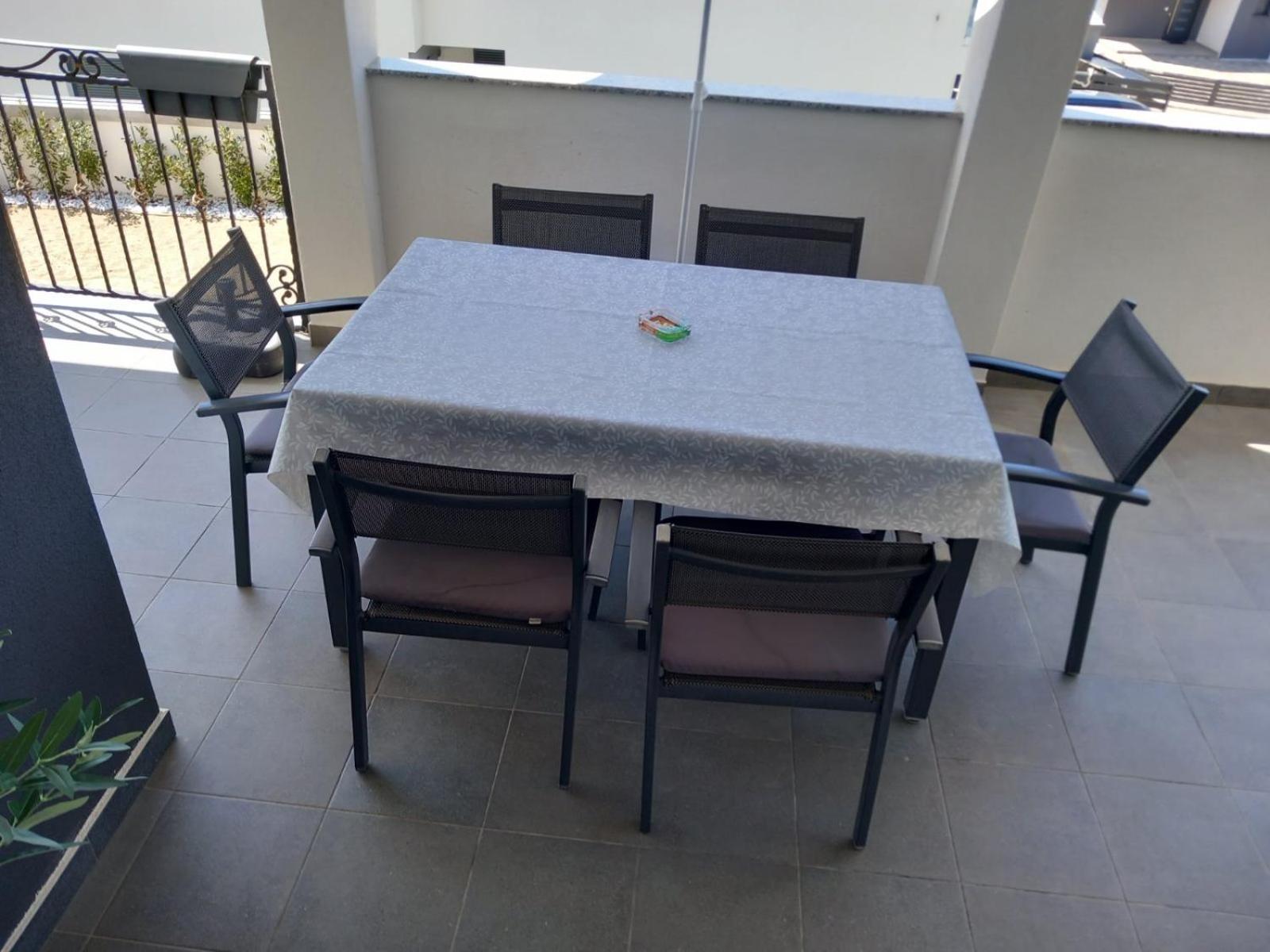 Apartman Niko Малинска Екстериор снимка