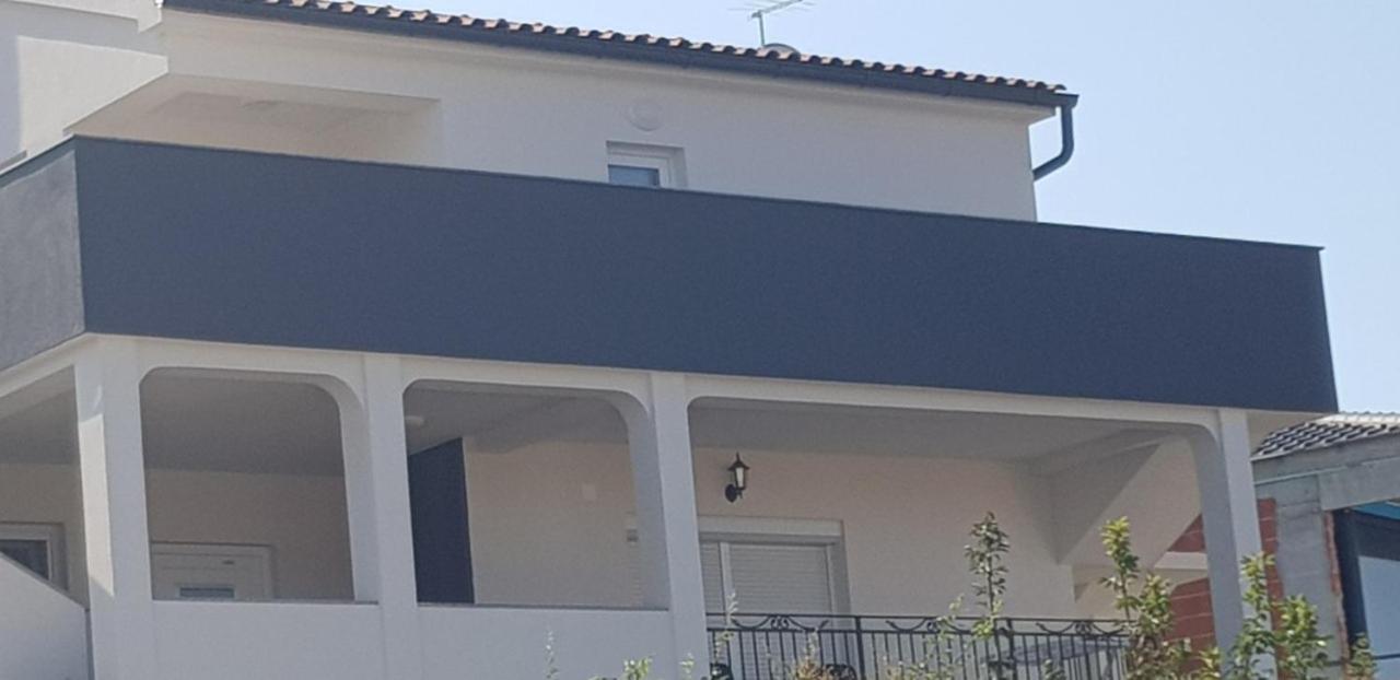 Apartman Niko Малинска Екстериор снимка