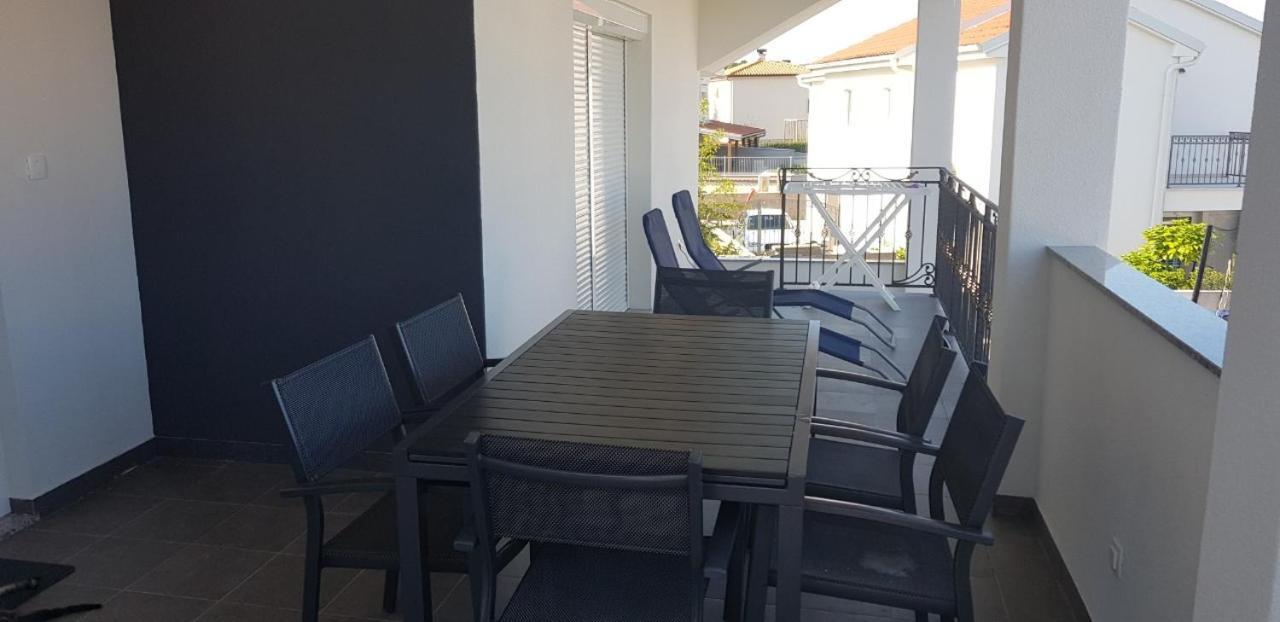 Apartman Niko Малинска Екстериор снимка